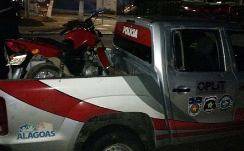 Policiais recuperam em Maceió moto roubada no Agreste