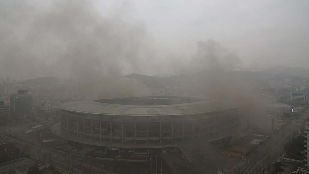 Respirar fumaça que cobre estádio da final da Copa do Mundo por um dia equivale a fumar 10 cigarros, alerta especialista