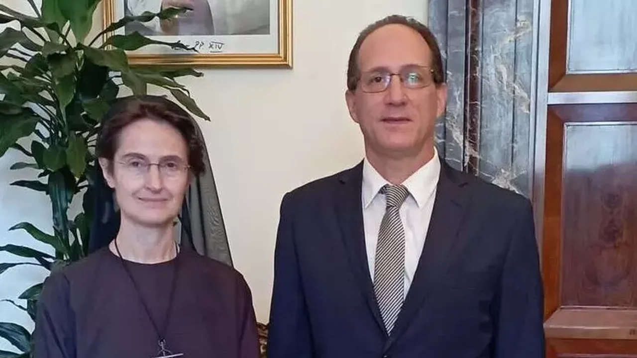 Vaticano e Cuba discutem projetos conjuntos em telecom e cultura