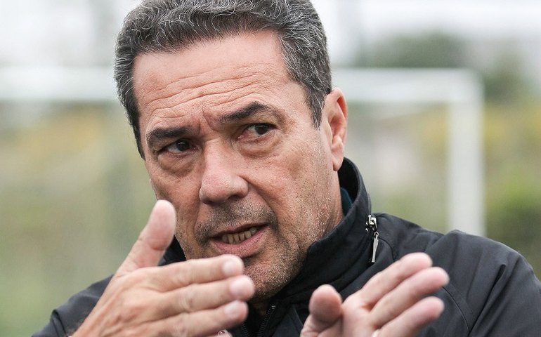 Luxemburgo se apresenta no Vasco e presidente promete começar a quitar atrasados