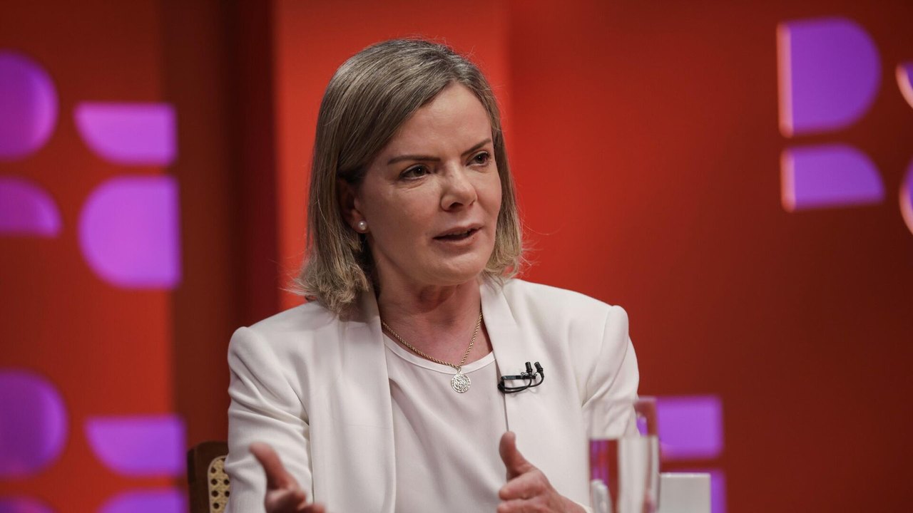 Ministros do STF buscam Lula para criticar fala de Gleisi relacionada à anistia