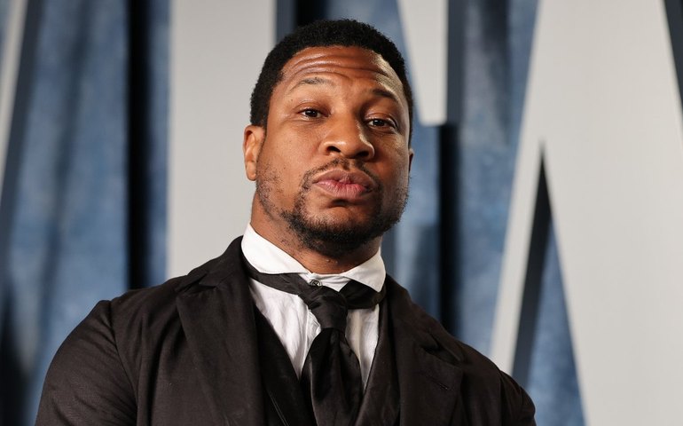 Marvel demite Jonathan Majors após veredito de culpado em julgamento por agredir e assediar ex-namorada