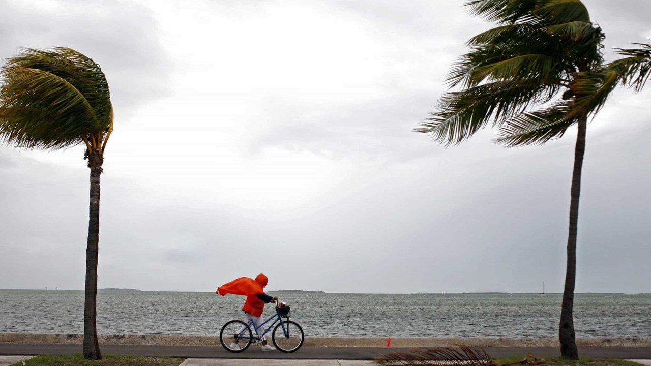 Furacão Beryl ganha força como tempestade de Categoria 4 e se aproxima  do Caribe; veja vídeo do Espaço