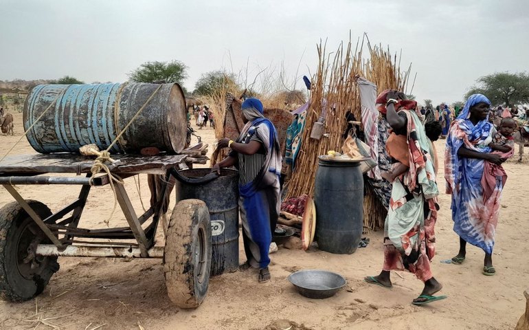 Mais de 100 mil fogem do Sudão e conflito preocupa países vizinhos
