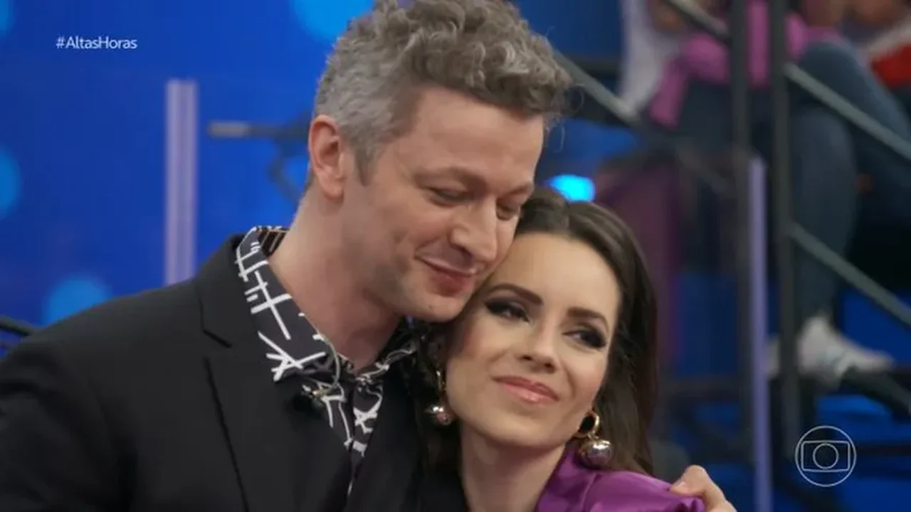 'Quando a paixão não dá certo': Roupa Nova canta hit em programa com Sandy e Lucas Lima e internet reage