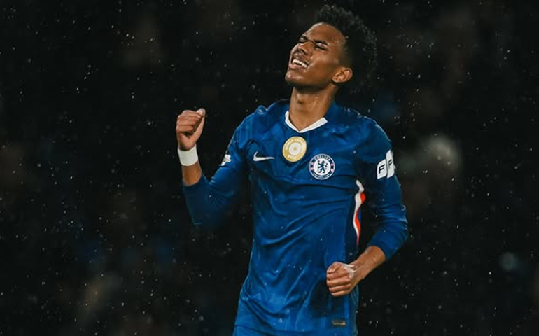 Estêvão marca no 'show' do Chelsea; Liverpool goleia Frankfurt de virada  e Bayern mantém 100%