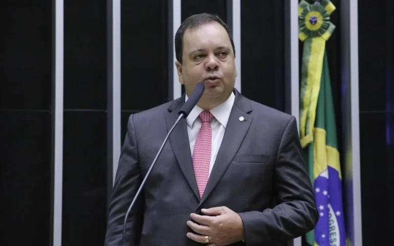Líder do União Brasil diz que posse de Sabino contribui para o partido 'ajudar o governo'