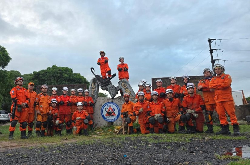 Cadetes do Bombeiros visitam Grupamento de Busca e Salvamento para instrução em estruturas colapsadas