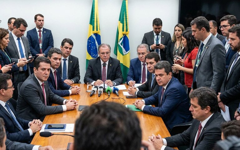 Comissão da Câmara aprova PEC que reduz maioridade penal para 16 anos