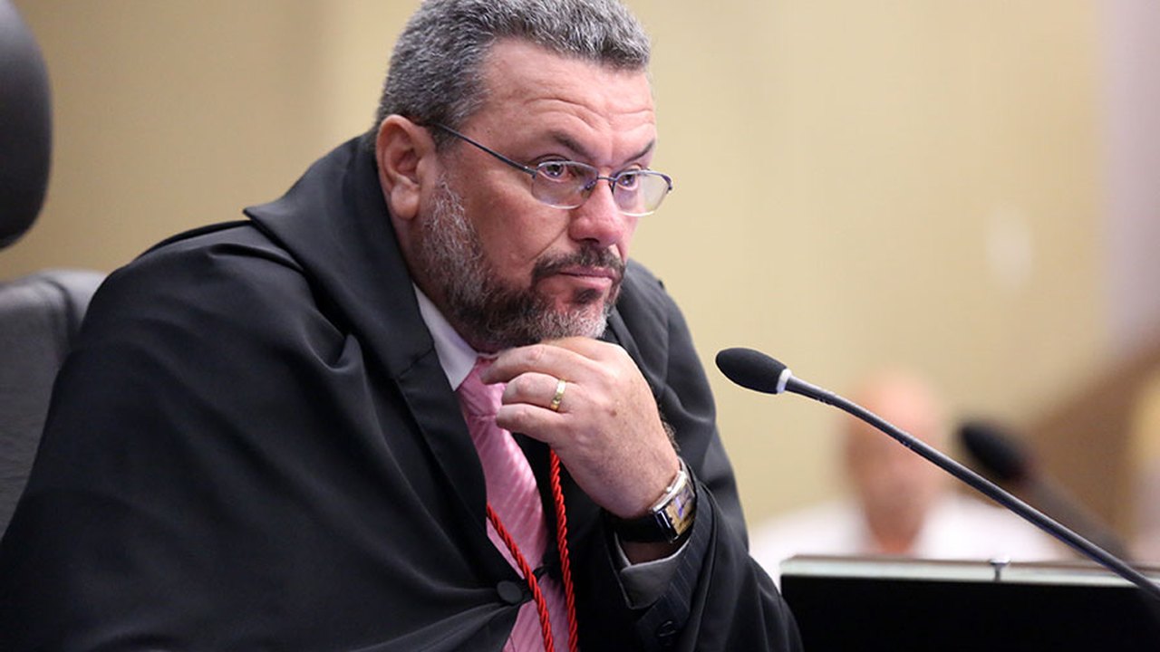 TJ mantém afastamento de vereadora de Joaquim Gomes