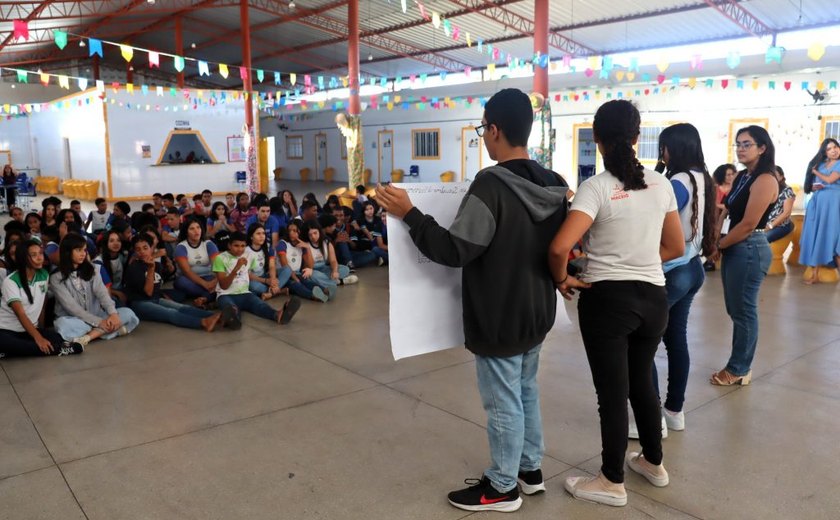 Sesc Alagoas promove conscientização sobre saúde sexual em escola pública de Maceió