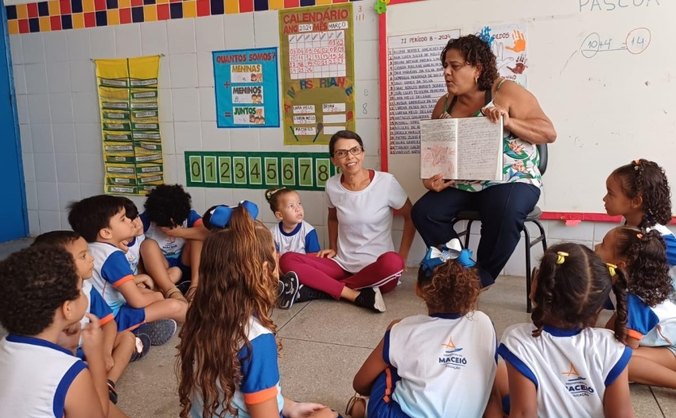Andrea é pedagoga formada pela Ufal, com pós-graduação em Formação de Professores da Educação Infantil e Ilustração Infantil Autoral