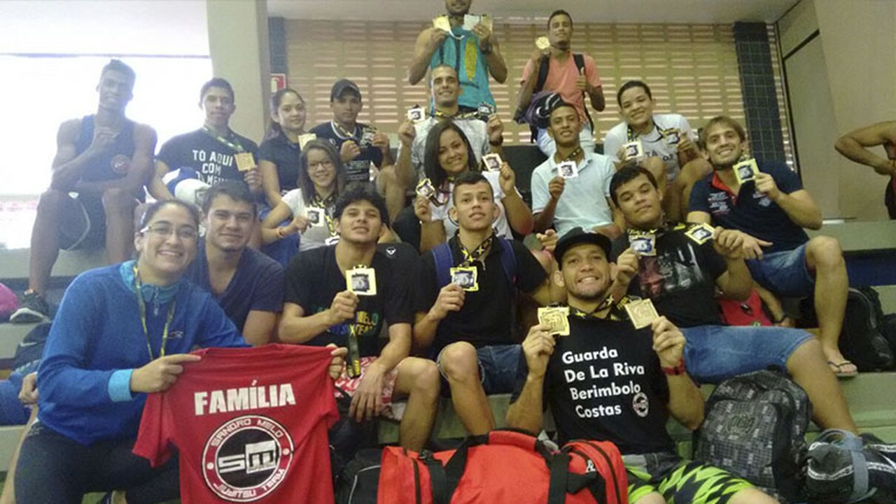 Equipe alagoana de jiu-jitsu conquista 25 medalhas em evento sergipano