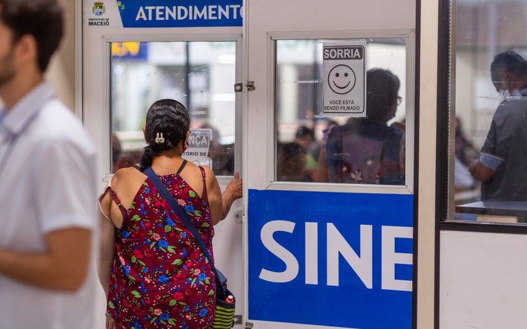 Novas oportunidades de trabalho na capital transformam a vida dos maceioenses