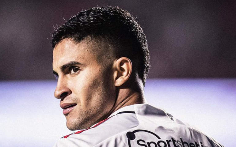 Rodrigo Nestor passa por cirurgia no joelho esquerdo e posta foto jogando pelo São Paulo
