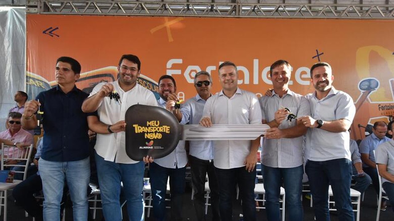 Governador entrega equipamentos a cinco municípios e autoriza nova rodovia entre Mar Vermelho e Tanque D’Arca