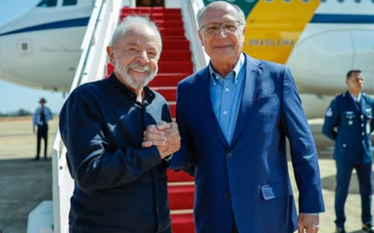 Grupo de brasileiros se reúne para hostilizar Lula em NY