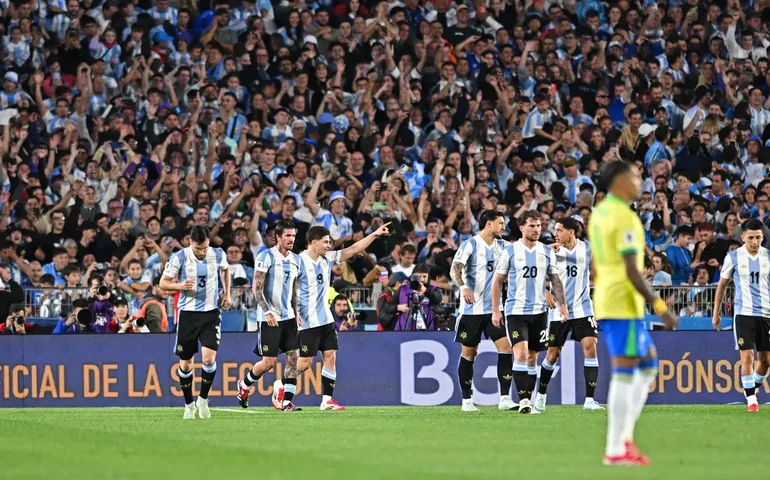 'Baile histórico' e 'samba': imprensa argentina se diverte após goleada sobre o Brasil