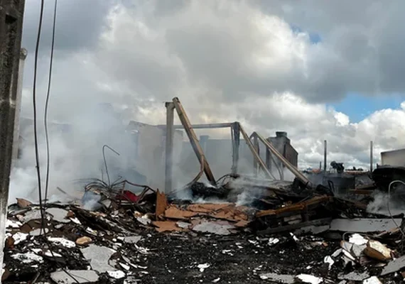 Madeireira que pegou fogo não possuía seguro; prejuízo é estimado em R$6 milhões