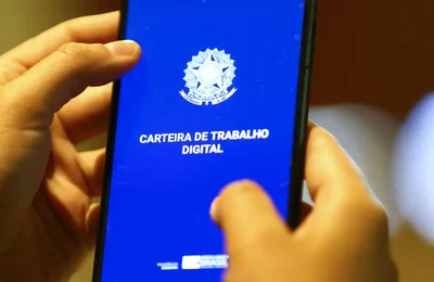 Taxa de desemprego cai para 5,4%, a menor desde 2012
