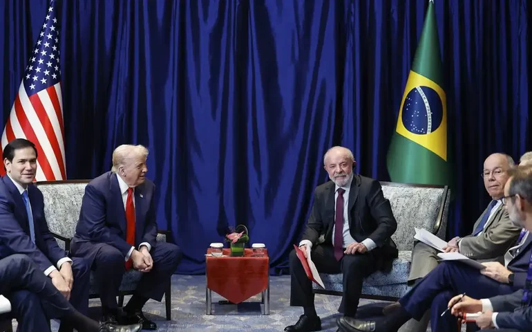 Brasil pede suspensão de tarifas e se reúne com equipe dos EUA novamente, dizem autoridades