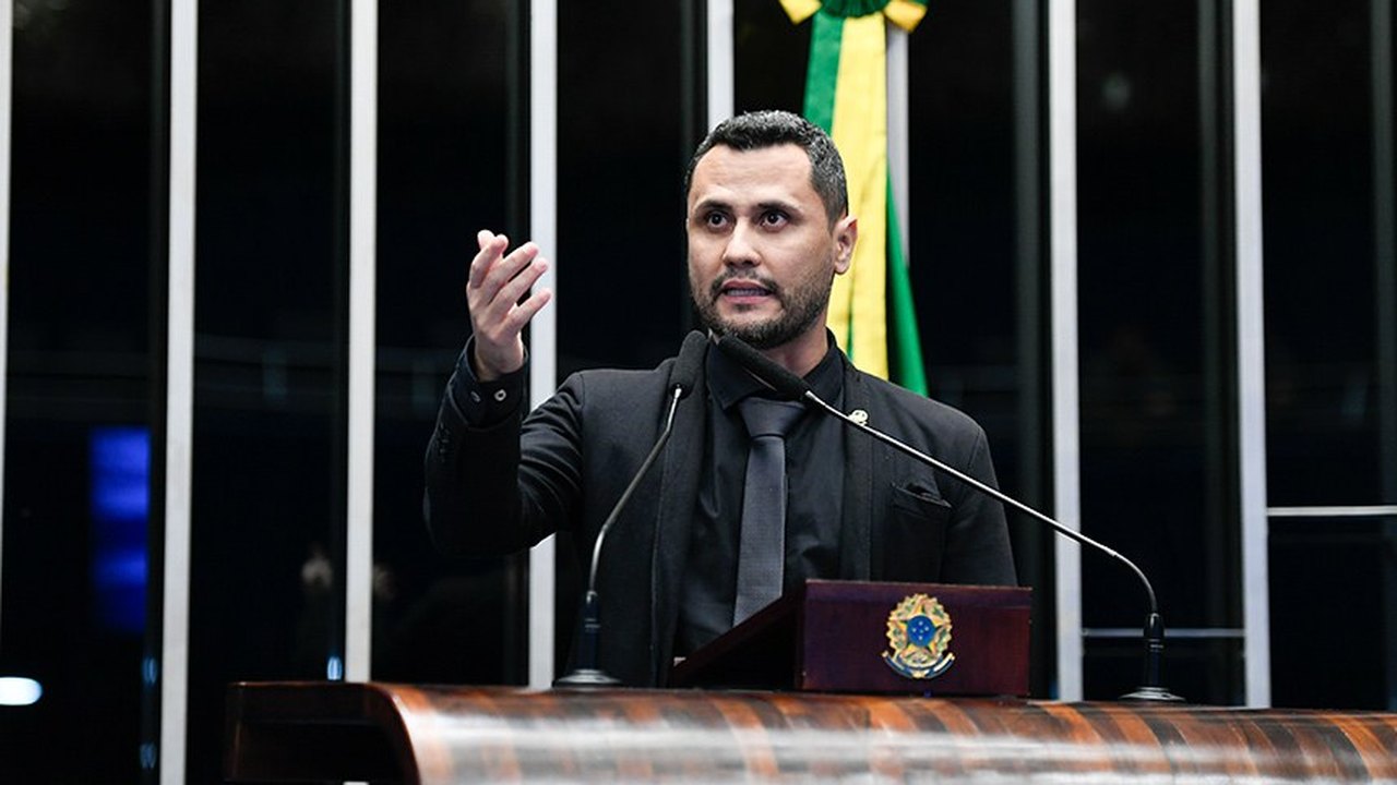 Cleitinho destaca aprovação do piso da enfermagem pelo Congresso