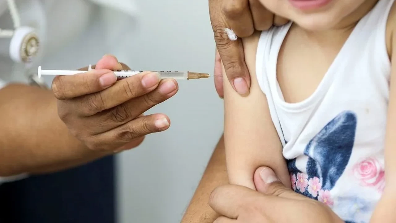 Vacina criada com IA? Como Cambridge busca uma 'proteção universal' para se antecipar a futuras pandemias