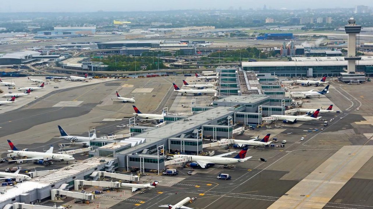 Incêndio no Aeroporto JFK deixa ao menos 9 feridos, e quase mil pessoas são evacuadas, em Nova York