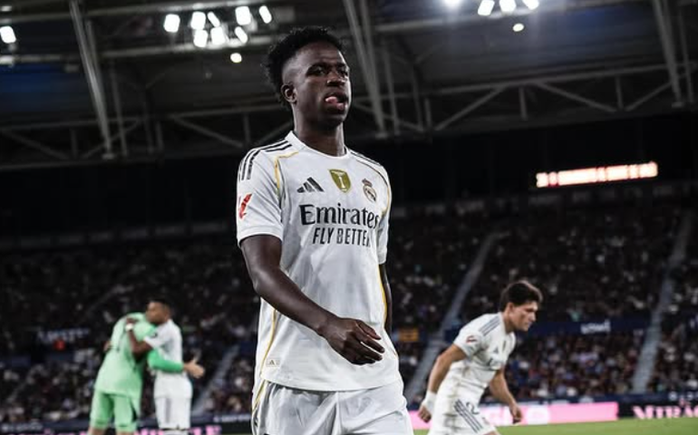 Vini Jr. recusou renovação 'já acertada' com Real por perder espaço para Mbappé, diz jornalista