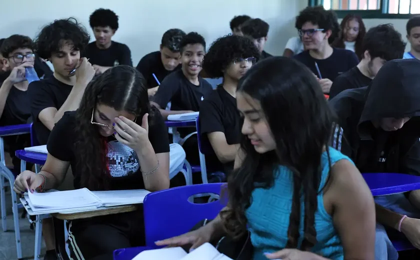 Pé-de-Meia será depositado na conta de alunos a partir de terça-feira