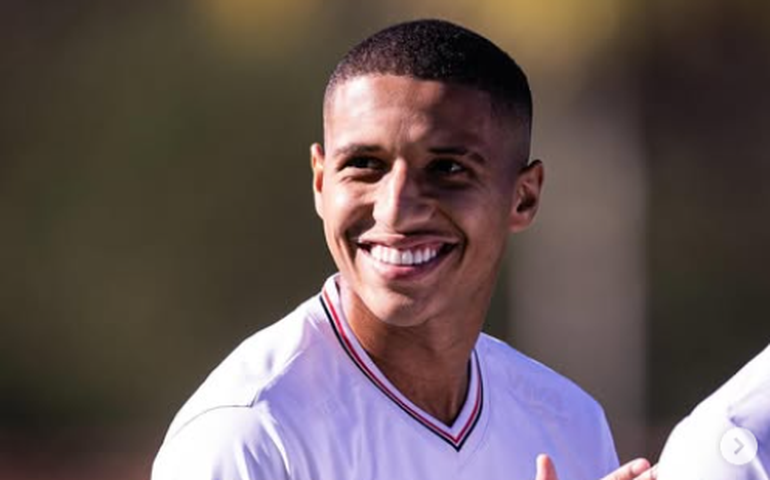 São Paulo encaminha saída de Henrique Carmo e chega a 5 vendas de garotos de Cotia em 2025