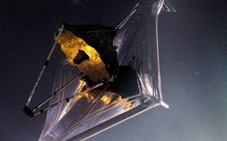 JWST revela pistas das primeiras estrelas do cosmo, ampliadas por lente gravitacional