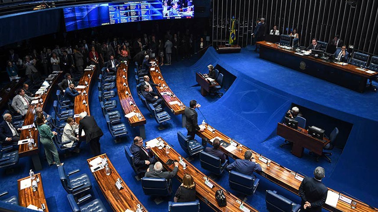 Senado aprova requerimento para acelerar projeto que susta decretos do IOF