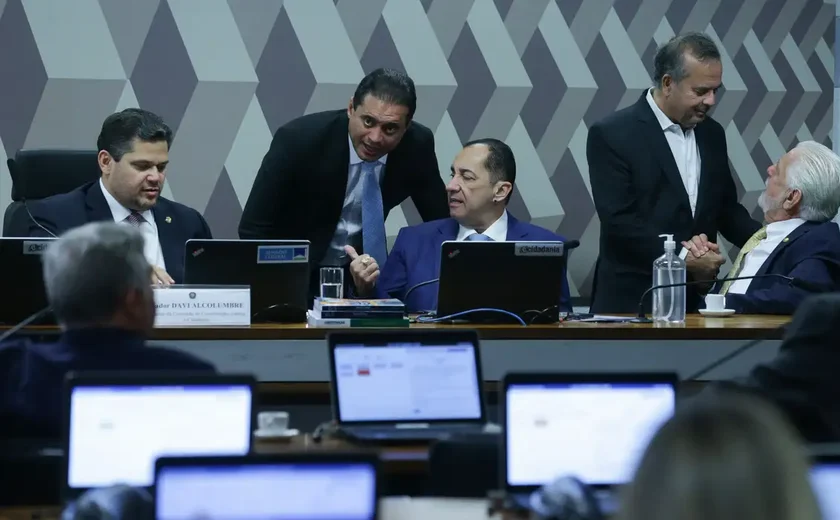 Comissão do Senado aprova projeto que altera Lei da Ficha Limpa e reduz prazo de inelegibilidade de políticos