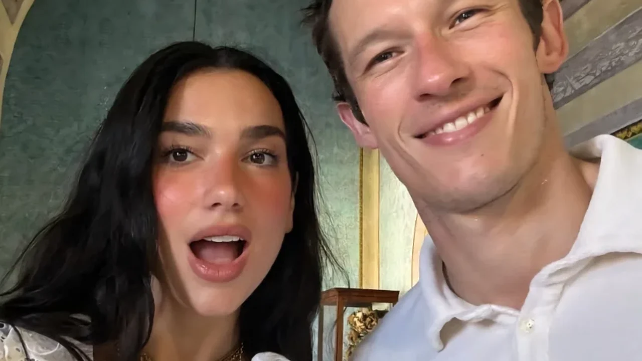 Quem é o noivo de Dua Lipa? Callum Turner não veio ao Brasil com a cantora, que curte o Rio como turista antes de show