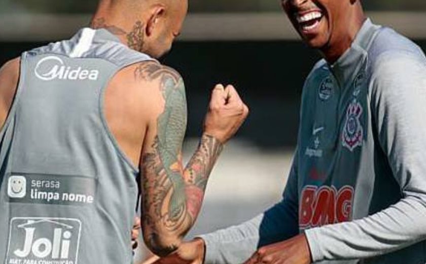 Sem jogar há quase oito meses, Jô vira esperança de gols para o Corinthians