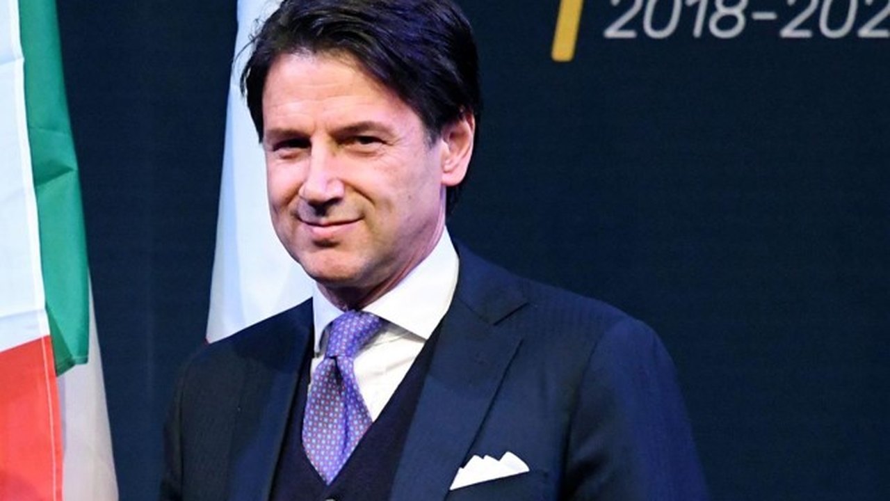 Ministro da Itália anuncia decisão sobre retorno do futebol nos próximos dias
