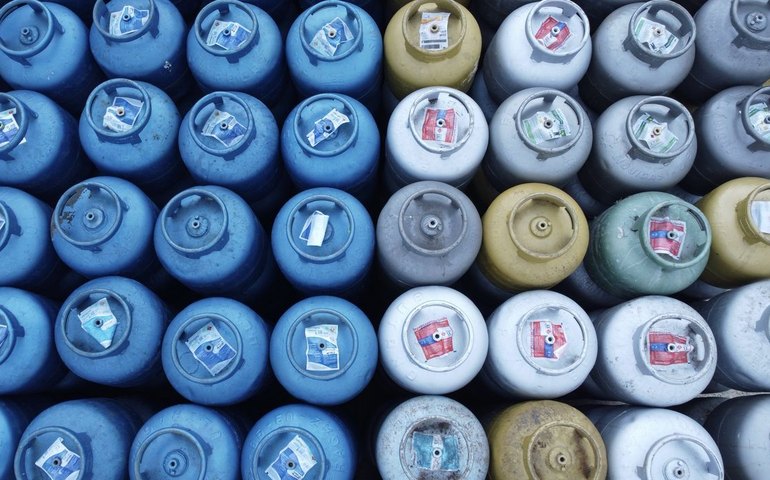 Caixa libera vale-recarga do programa Gás do Povo a 206 mil famílias