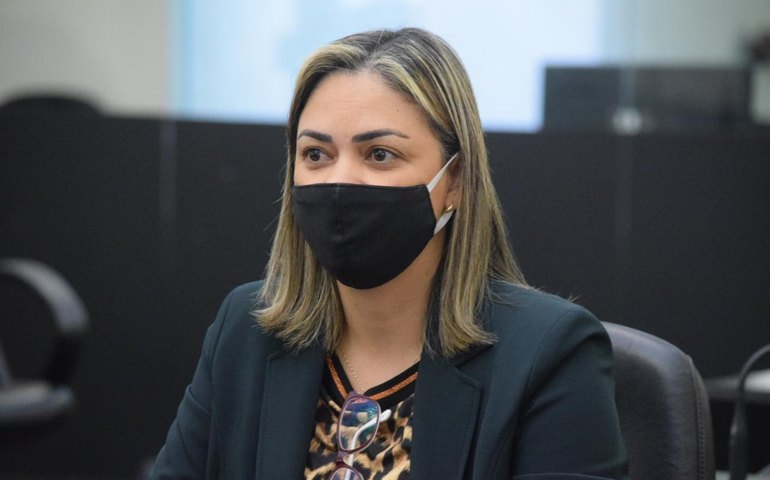 Flávia Cavalcante é membro da comissão que tratará da Covid-19 na ALE