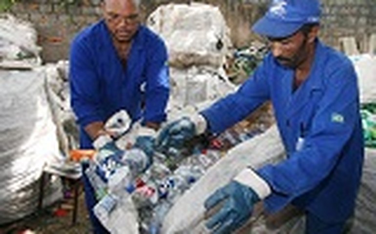 Codevasf credencia cooperativas e associações de catadores para repasse de material reciclável