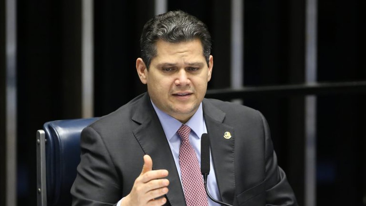 Alcolumbre envia indicação de Gonet para a CCJ do Senado