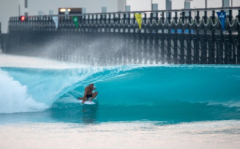 Piscina de ondas de Kelly Slater, em Abu Dhabi, fará parte do calendário do campeonato mundial de surfe