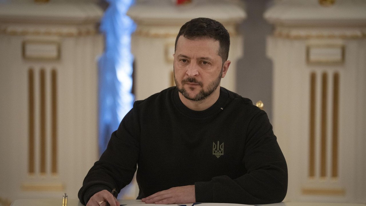 Zelensky irá se manter no poder até o fim, afirma analista militar