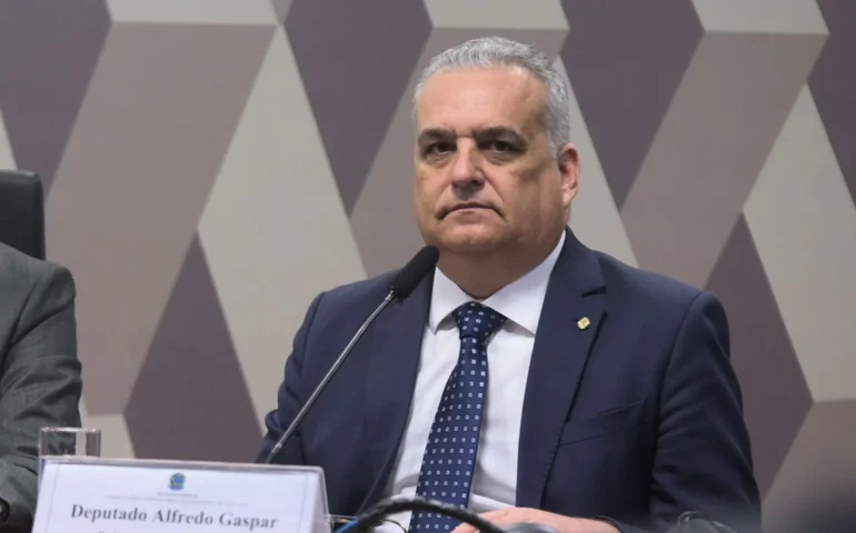 Alfredo Gaspar reage a decisão de Gilmar Mendes sobre impeachment de ministros e denuncia “blindagem total” no STF