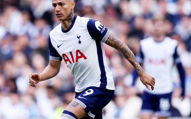 Tottenham se recupera no Inglês ao golear West Ham, e Richarlison volta após quase 2 meses