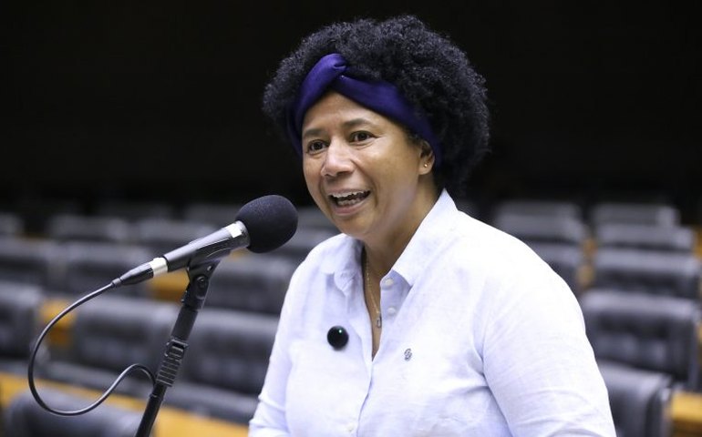 Comissão aprova transferência de universitário para tratamento de câncer