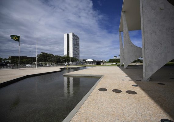 Governo Lula demite 1,4 mil servidores que não ‘fizeram o L’