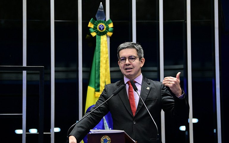 Lula vai falar com Lira e Pacheco e governo pode ceder parte do veto em emendas, diz Randolfe