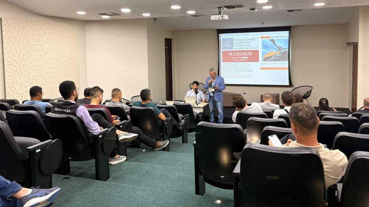 Seplag realiza leilão de aeronave inservível e arrecada R$ 7,3 milhões