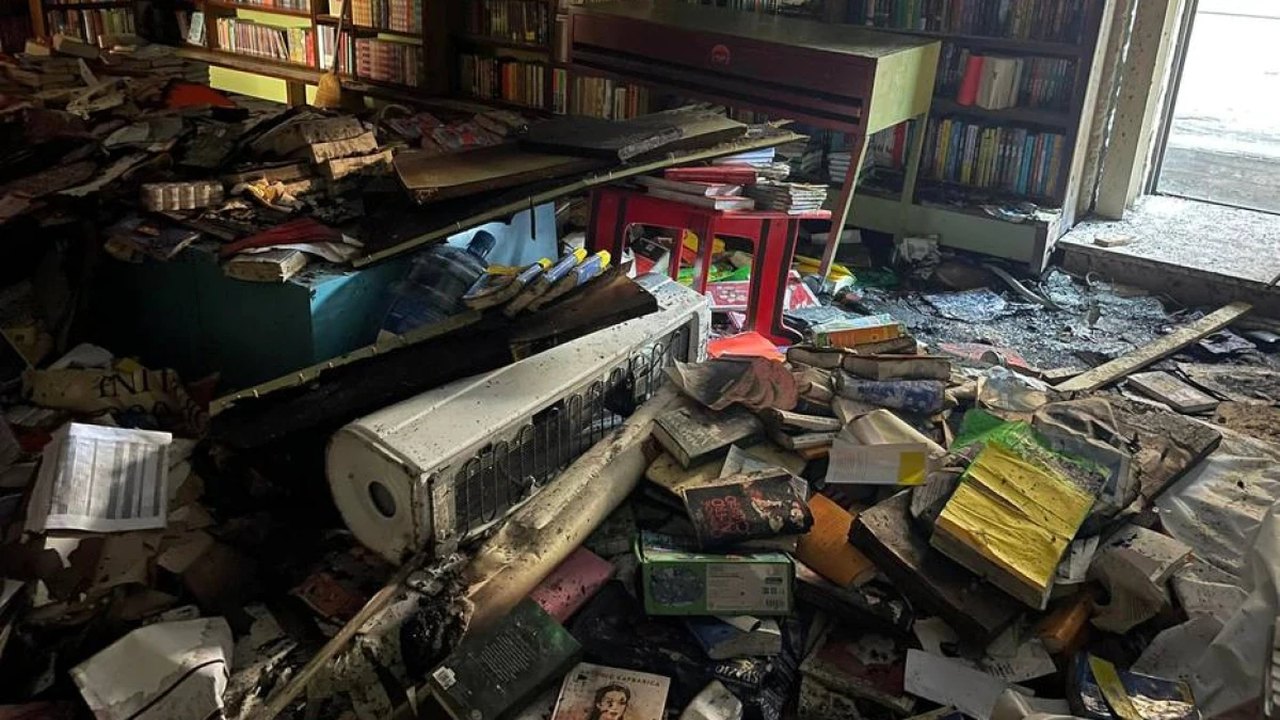 Incêndio atinge livraria infantil e destrói obras na Itália
